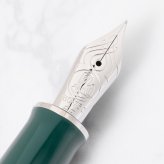 ペリカン Pelikan 万年筆 国内限定500本 スーべレーン メタルストライプグリーン M815 ペン先EF(極細字) 特別生産品 高級筆記具 インク特典有 文房具【スペシャルラッピング660円(別売り)】 送別会 誕生日 お中元 還暦祝い 結婚祝い 結婚式 高級 父の日 母の日 即日発送 クリスマスプレゼント 文房具 成人祝い ビジネス小物 ホワイトデー