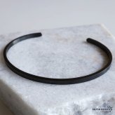 ステンレス 幅3mm 平打ちバングル シンプル 4カラー ブレスレット レディース メンズ 細身 オープン カフ ミニマル ユニセックス アクセサリー 重ね付け カジュアル きれいめ モード おしゃれ デイリー 金属アレルギー対応