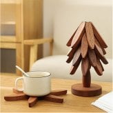 鍋敷き おしゃれ 通販 ナチュラル雑貨 キッチン用品 テーブル飾り ウッドオブジェ ポットスタンド ケトルスタンド 耐熱コースター 天然木プレート 新築祝いギフト 結婚祝いギフト 誕生日プレゼント 専用ギフト箱 卓上ミニツリー ジャパンディ クリスマスツリー