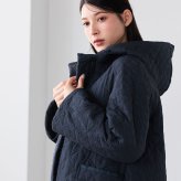 中綿ジャケット キルティングジャケット フード付き レディース ワッシャータフタ キルティング 中綿 軽量 暖かい Aライン 体型カバー 防寒 アウター ショート丈 コート 中綿コート ジャケット コート 冬 ギフト プレゼント 5F(08000367r)