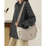 ショルダーバッグ レディース 通販 ショルダーバック 斜めがけバッグ ななめがけバッグ 斜め掛けバッグ 斜めがけバック 斜め掛けバック 斜め掛け 三日月型ショルダーバッグ 三日月 型 三日月型 ななめがけバック シンプル 無地 おしゃれ かわいい 可愛い