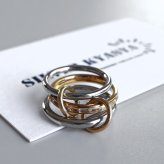 ステンレス 3連リング コネクテッドリング ごつめ ワイド ボリューム ゴールド シルバー コンビ 指輪 重厚感 太め 大きめ 存在感 メタル お洒落 大人っぽい クリアストーン キラキラ レディース 女性 金属アレルギー対応
