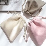【巾着】父の日 母の日 誕生日 名入れ ギフト プレゼント クリスマス 日本製 ホワイトデー バレンタイン 結婚記念日 記念日 結婚祝い 就職祝い 入学祝い 卒業祝い 退職祝い 還暦祝い 出産祝い お返し お礼 お祝い 御祝い 新生活 成人祝い 昇進祝い 送別会 贈り物 女性 男性 彼女 妻 送料無料 友達 20代 30代 40代 50代 彼氏 人気 おしゃれ 本革 ポーチ