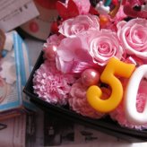 3周年 お祝い 記念日 ミッキー ミニー 花束風 ご希望数字入りプレゼント 箱を開けてサプライズ ボックス ピンクバラ プリザーブドフラワー入り