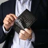 スモールクロコダイル ポロサス シャイニング 二つ折り財布 ブラック 無双 センター取り 一枚革 本革 クロコダイル財布 クロコ財布 メンズ レディース メンズ財布 レディース財布 高級財布 高級革財布 鰐革 ワニ革 折り財布 折りたたみ財布 4FA (06002008r)