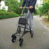 アルミ製シルバーカー スタッグ 高齢者 押し車 座れる　送料無料