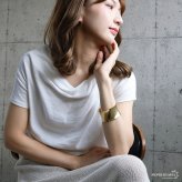 内反り ワイド つや消し バングル 2カラー レディース ブレスレット 幅広 大ぶり シンプル マット 曲線 立体的 存在感 手元 アクセサリー 大人 上品 モード きれいめ カジュアル おしゃれ コーディネート モダン 装い