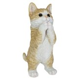 置物 猫 おねだりビスケットとら白猫 高さ23cm woobia ウービア リアル かわいい おしゃれ 玄関 インテリア オブジェ ガーデン とら猫 おねだり ねこ ネコ 動物 癒し 棚 北欧 プレゼント ギフト 新築祝い 猫好き