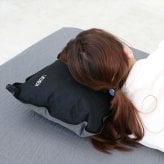 インフレーターピロー 収納袋 結束バンド付き 枕 自動膨張式 高クッション性 快適な使い心地【北海道・沖縄県・離島 配送不可】
