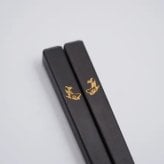 中鉢2枚+箸置き2個+箸2膳セット / monochrome line+名古屋のお箸 / ギフトボックス＆熨斗付き / 瀬戸焼【送料無料（北海道・沖縄を除く）】