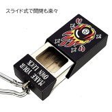 携帯灰皿 アメリカン コンパクト 8Ball カラビナ付き スライド式 ポータブルアッシュトレイ おしゃれ たばこ 吸い殻入れ かっこいい キーホルダー 雑貨 持ち運び 便利 メンズ ギフト プレゼント