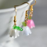 【在庫限り】可憐で愛らしいスズランのピアス 金属アレルギー対応 ステンレス製 小ぶり かわいい 春 揺れる