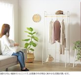 ラック ハンガー スリム 衣類収納 おしゃれ 棚付き コートハンガー アイアン 幅70cm 省スペース パイプハンガー 子供部屋 ヴィンテージ 洋服掛け かばん掛け 帽子 収納 玄関 寝室 ブ ホワイト 白 iw-60 新生活