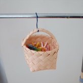 収納バスケット 通販 洗濯バサミ かご ピンチバスケット 洗濯 ピンチ 収納 Towc トーク PE 経木 洗える 水拭きできる フェイク経木 シンプル ナチュラル かわいい 籠 ハンドル付き 収納用品 洗濯用品