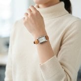 カシオ 腕時計 レディース ホワイト キャメル ブラウン ゴールド アナログ スクエア レザー 革ベルト 海外モデル 逆輸入 小さめ 薄型 軽量 シンプル 仕事 誕生日 プレゼント ギフト CASIO 収納ケース付き 成人 卒業 入学