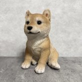 犬の置物 woobia ウービア お座り柴犬 中 笑顔 リアル動物オーナメント 高さ20cm イギリス職人手彩色 縁起物 戌年 守護犬 玄関 リビング 店舗 インテリア 犬好き 新築祝い 開店祝い 出産祝い お祝い ギフト プレゼント かわいい