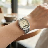 カシオ 腕時計 レディース オフホワイト アイボリー シルバー アナデジ レトロ 海外モデル 逆輸入 デュアルタイム 薄型 軽量 メタル シンプル 学生 仕事 誕生日 プレゼント ギフト CASIO 収納ケース付き 成人 卒業 入学