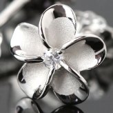 ハワイアンジュエリー ピアス ハワイアン ピアス プルメリアピアス 花 8mm ジルコニア シルバー925 ロジウムコーティング キャッチ メール便 20G ゲージ 彼女 妻 女性 レディース 誕生日 プレゼント ハロウィン 【品番：SE53218】