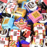 (全国送料無料) お菓子 詰め合わせ 【おまけで増量中】チロルチョコとミルクヌガー詰め合わせ 計105コセット メール便 (omtmb9613z）【送料無料 おやつ 小袋 個包装 お試し 人気商品】