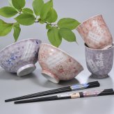 敬老の日 退職 名入れ ペアギフト SXX 波佐見焼 桜華 夫婦茶碗 & 湯呑 & おまかせ箸 紫 ピンク 6点セット 木箱入り / プレゼント ギフト 両親 夫婦 結婚 金婚式 銀婚式 退職 記念 誕生日 長寿 祝い
