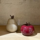 ferm LIVING ファームリビング 林檎の形の小物入れ Apple Ceramic Container  北欧 小物入れ オブジェ おしゃれ 可愛い 北欧雑貨 インテリア雑貨 キッズ　子供 林檎 リンゴ 人気 正規販売店