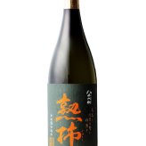 八千代伝 熟柿 かめ壷仕込み  ( やちよでんじゅくし )  1.8L/ 鹿児島県 八千代伝酒造 芋焼酎 25度【 6598 】【 ハロウィン 贈り物 ギフト プレゼント 誕生日 結婚のお祝い 】