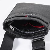 高品質ヨーロッパ輸入モデル トミーヒルフィガー TOMMY HILFIGER ショルダーバッグ メンズ CENTRAL MINI REPORTER ブラック AM0AM14697 BDS BLACK 送別会 誕生日 結婚祝い 結婚式 彼氏 息子 夫 男性 名刺入れ 高級 父の日 母の日 即日発送