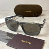 【並行輸入品】【正規品・新品 箱付き】TOMFORD トムフォード TF698 FT698 47N イタリア製 サングラス メガネ 眼鏡 メンズ レディース TOM FORD トム フォード 伊達メガネ