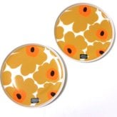 マリメッコmarimekko  ウニッコ 74564-182 プレート 20cm ホワイト/キャラメル/ウォームオレンジ　ペア【御結婚御祝・内祝・新築御祝・還暦御祝・御礼・寿・ギフト包装可能】