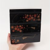 重箱 3段 小さめ 通販 日本製 山中塗り お重 おせち料理 六瓢箪ひょうたん 桜柄 五寸サイズ角重 黒塗り内朱仕上げ ２人前３人前用 お正月おせち用 運動会 お花見 行楽ピクニック おしゃれ和モダン 仕切りなし 三段 樹脂製 軽量 シール蓋付き ウレタン塗装