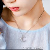 【ポスト投函で配達！】ハワイアンジュエリー ネックレス 月型 三日月 moon スクロール お守り サージカルステンレス ペンダント トップ レディース シルバー ローズゴールド イエローゴールド プチプラ 金属アレルギー対応 henoheno