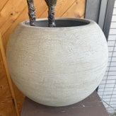 鉢カバー おしゃれ 大型 軽量 16号 10号 丸型 KONTON コントン トゥカナ イグニアス L Sサイズ 高級 北欧 モダン ナチュラル 室内 屋内 観葉植物用 多肉植物 サボテン シンボルツリー 特大 底穴なし 玄関 リビング プランター 深型 セメントグレー ブラウン