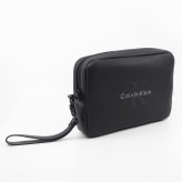 カルバンクライン　CK　Calvin Klein　セカンドバッグ　LV04D1257G UB1　ブラック BLACK　BOLD POUCH WITH HANDLE　ボールド ポーチ ウィズ ハンドル　クラッチバッグ　Europeライン
