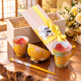 卒業 退職 名入れ SXX 食器セット 有田焼 開運赤富士松竹梅鶴 茶碗 & 湯呑 & マグカップ & 箸 お一人様4点セット 黄 木箱入り / プレゼント ギフト 退職 記念 誕生日 傘寿 米寿 長寿 祝い 80歳 88歳 金茶 イエロー 日本製