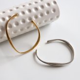 ステンレス ニュアンスバングル ゆがみ くびれ メタルブレスレット ゴールド 18KGP シルバー 腕輪 シンプル こなれ感 お洒落 人気 華奢 重ね付け 細身 高級感 レディース 女性 金属アレルギー対応