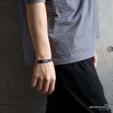 ステンレス ターコイズバングル 平打ち 2カラー メンズ ブレスレット インディアンジュエリー ネイティブデザイン 一粒 オーバル イーグル 刻印 腕輪 シンプル カジュアル アクセサリー 手元 ワンポイント 金属アレルギー対応