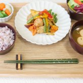 箸 お箸 はし おしゃれ かわいい 23cm カトラリー お弁当 大人 来客用 持ちやすい 木製 細い 先 細い 子供 すべらない 天然木製 先角 プチギフト 粗品 プレゼント 引き出物 まとめ買い おはし 和風 赤 桜 小桜箸 花柄