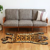 チベタンタイガーラグ ラグマット ウール 手織り TIBETAN TIGER RUG S M L 3サイズ インド製 ハンドクラフト 虎 トラ タイガー アクセントラグ タペストリー エスニック リビング 玄関 ベッドサイド 壁飾り 天然素材 おしゃれ