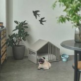 ペットハウス Lサイズ ミルク ガルバリウム製 犬 猫 屋内用 おしゃれ 北欧風 耐久性 お手入れ簡単 隠れ家 室内小屋 スリット付き コード穴付き S24-0553 セトクラフト