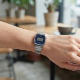 カシオ 腕時計 レディース シルバー ブルー ネイビー デジタル チプカシ レトロ 海外モデル 逆輸入 小さめ 薄型 軽量 メタル タイマー 学生 仕事 誕生日 プレゼント ギフト CASIO 収納ケース付き 成人 卒業 入学