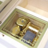 【名入れ付】人気曲から選べる／職人が作る18弁オルゴール・OR-191木製BOX・名入れ・音色の美しい・オーダーメイドオルゴール・クリスマス・誕生日・母の日・父の日・入園・入学・卒園・卒業・プレゼント・結婚・両親・出産・還暦・退職・ジブリ・ディズニー・無料ラッピング