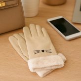 【即日発送】猫ひげ裏ボアグローブ 手袋 レディース 裏ボア 冬 暖かい ふわふわ 猫 ねこ ネコ かわいい 防寒 グローブ もこもこ フェイクファー 手袋 おしゃれ ミトン 通勤 通学 プレゼント ギフト クリスマス 誕生日 ベージュ ピンク グレー ブラック 保温 防寒手袋