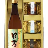 ★ 送料無料 ★ ロ万 （ ろまん ） 純米吟醸  720ml ＋ 鮎のおつまみ 3種セット【 9430 】【 日本酒・おつまみセット 】【 要冷蔵 】【 ハロウィン 贈り物 ギフト プレゼント 誕生日 結婚のお祝い 】