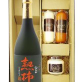 ★ 送料無料 ★ 八千代伝 熟柿 ( やちよでんじゅくし ) かめ壷仕込み   25度 720ml ＋ チーズおつまみ3種セット【 9471 】【 芋焼酎・おつまみセット 】【 要冷蔵 】【 ハロウィン 贈り物 ギフト プレゼント 誕生日 結婚のお祝い 】