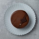 アントゥルのバースデーケーキ チョコレートケーキ 誕生日 ギフト お返し お菓子 内祝い お取り寄せ 2024 プレゼント 人気 お配り 手土産 のし対応 日持ち 結婚祝い 出産祝い 敬老の日 退職祝い 記念日 引越 引っ越し祝い 送別会 就職祝い 転職祝い 昇進祝い 出産内祝い お見舞い 快気祝い 母の日 父の日 お中元 お歳暮  暑中見舞い  ホワイトデー