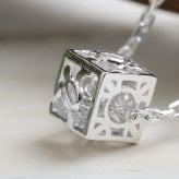 ハワイアンジュエリー ネックレス ホヌ ペアネックレス 2本セット ホヌ 透かし キューブ お守りモチーフ シルバー925 ギフトラッピング可能 大人 友達 シンプル 長さ選べる カップル 夫婦 プレゼント ハロウィン 【品番：CG-SP36101P】