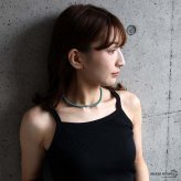 ターコイズ 細身 ビーズネックレス 不規則サイズ アクセサリー 首飾り 青緑 差し色 重ね付け シンプル カジュアル ナチュラル エスニック ボヘミアン リゾート 夏コーデ デイリー おしゃれ 小粒 レディース 大人コーデ