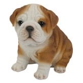 置物 woobia ウービア 犬 イングリッシュブルドッグ お座りブルドッグ 子犬 幅16cm 茶白 ぶさかわ リアル 本物そっくり イギリス生まれ 職人手彩色 縁起物 戌年 玄関 インテリア 新築祝い 引っ越し祝い 開店祝い 出産祝い 誕生日 お祝い ギフト プレゼント 犬好き ブルドッグ好き