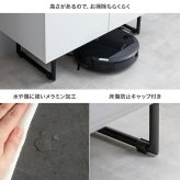 薄型キャビネット 幅70cm サイドボード 扉収納 鏡面 石目調 スリム リビング キッチン 玄関 本棚 フラット ストーン 脚付き 2WAY 可動棚 配線穴 ルーター収納