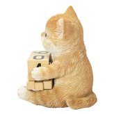 置物 猫 茶トラ白猫 万年カレンダー 高さ11cm woobia ウービア リアル かわいい おしゃれ 玄関 デスク インテリア 卓上カレンダー 日めくり ねこ ネコ 動物 癒し 棚 オフィス 日付 ねこ雑貨 プレゼント ギフト 新築祝い 猫好き